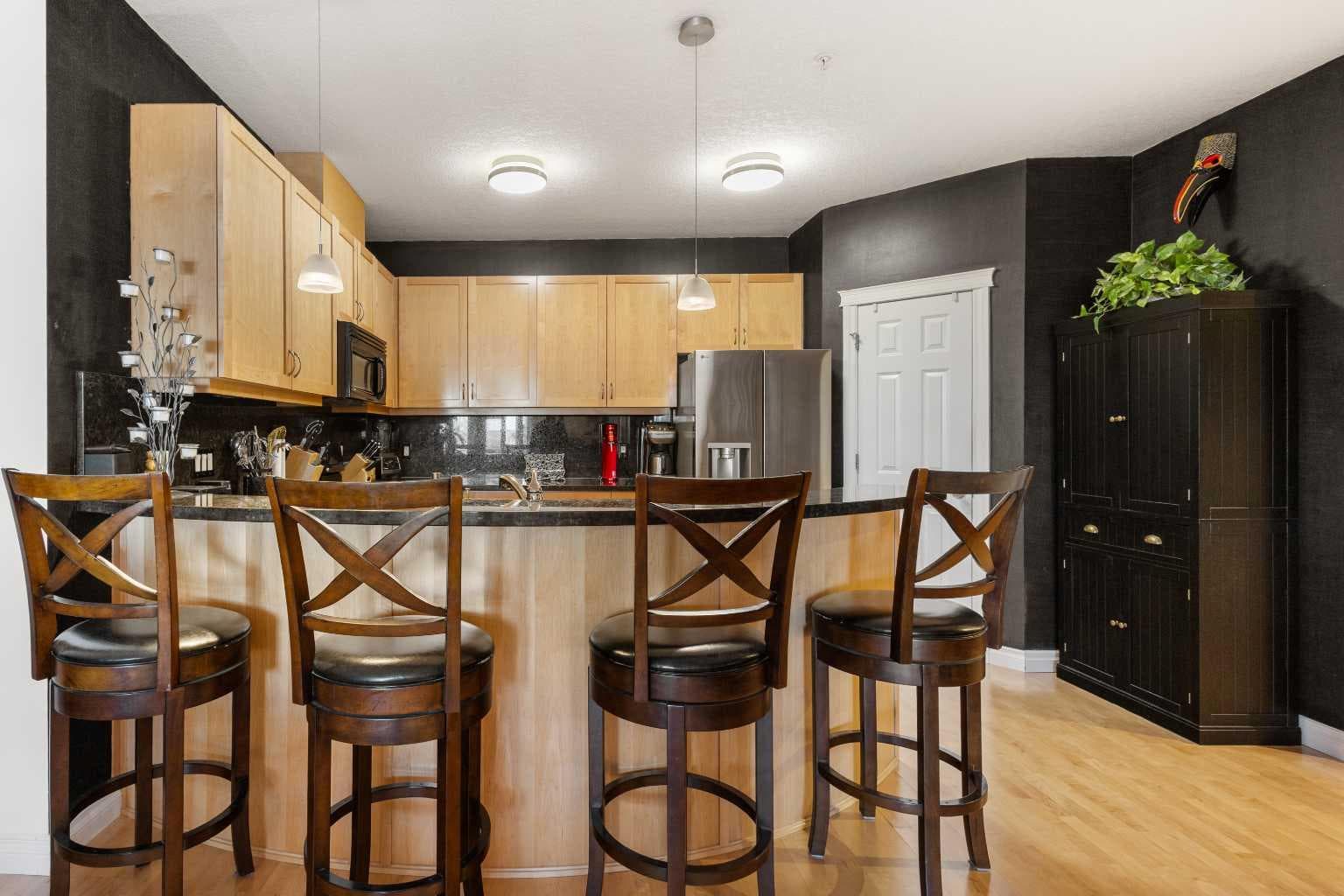 304, 8 Hemlock Crescent SW