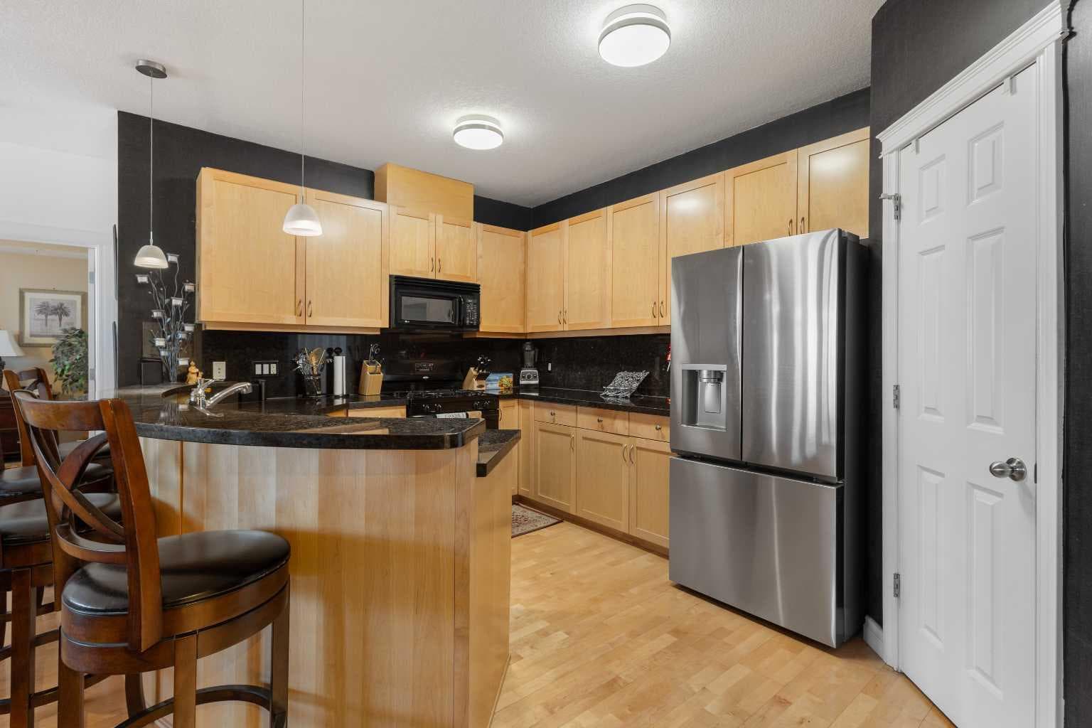 304, 8 Hemlock Crescent SW