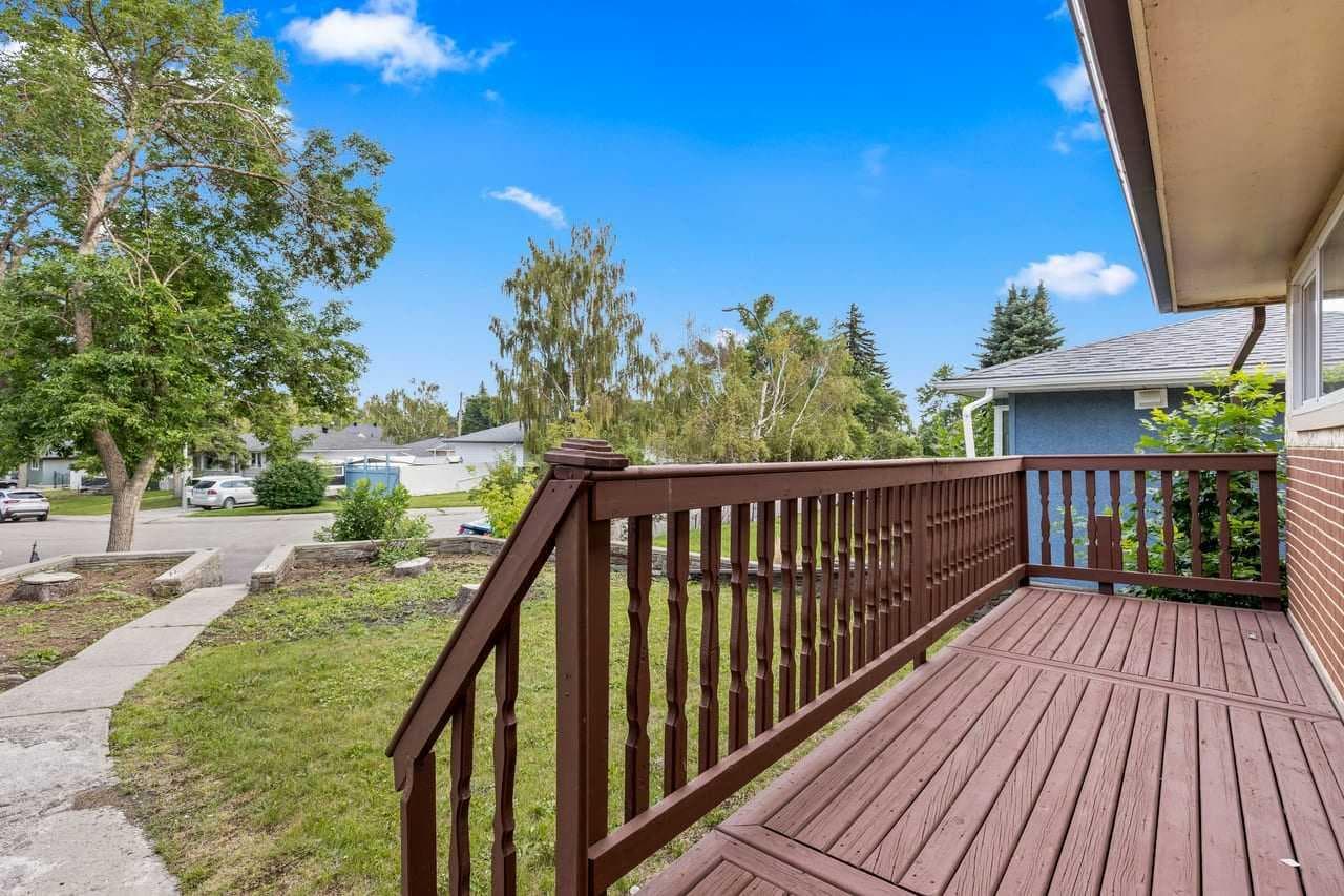 2007 Cottonwood Crescent SE