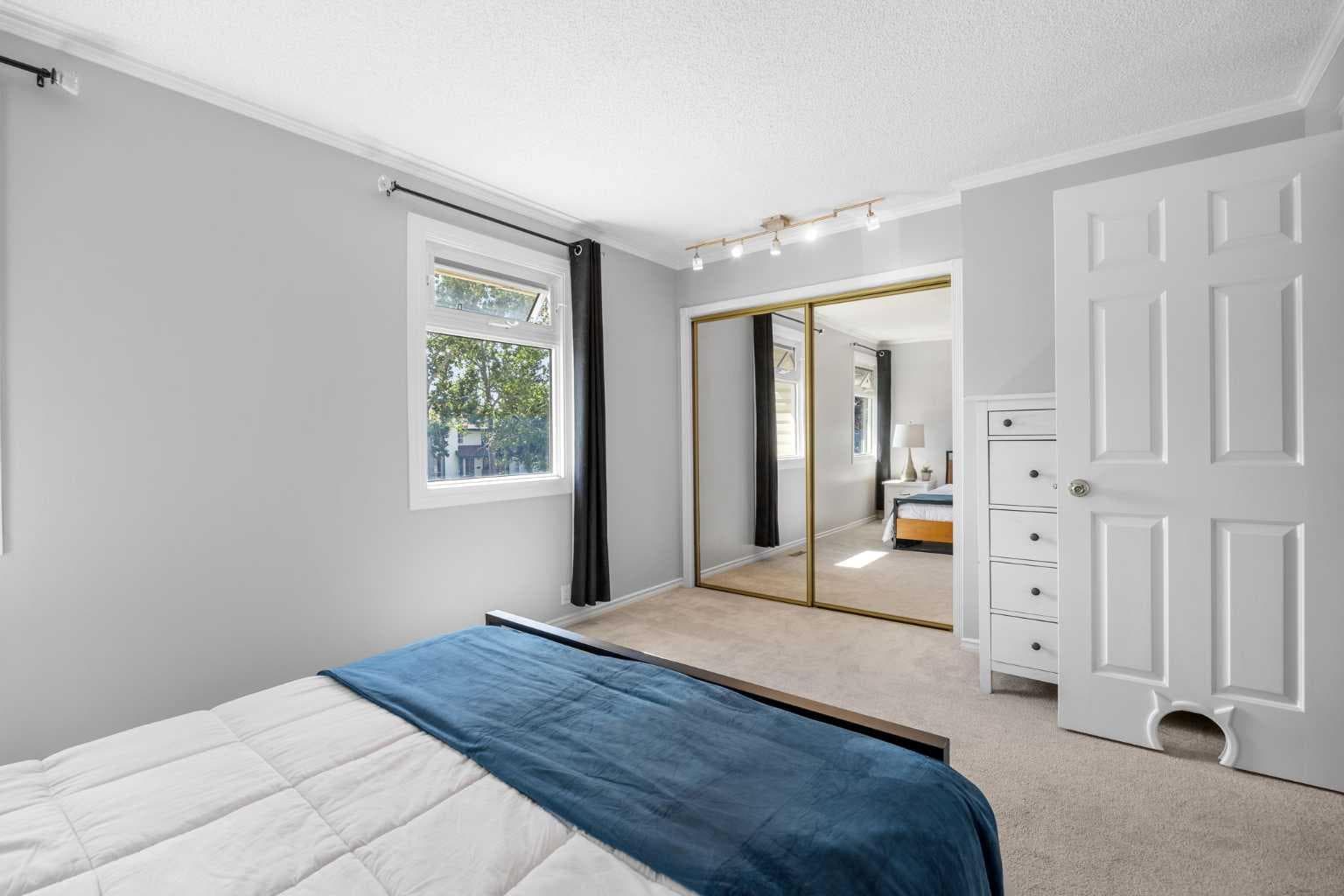 75 Woodhill Court SW