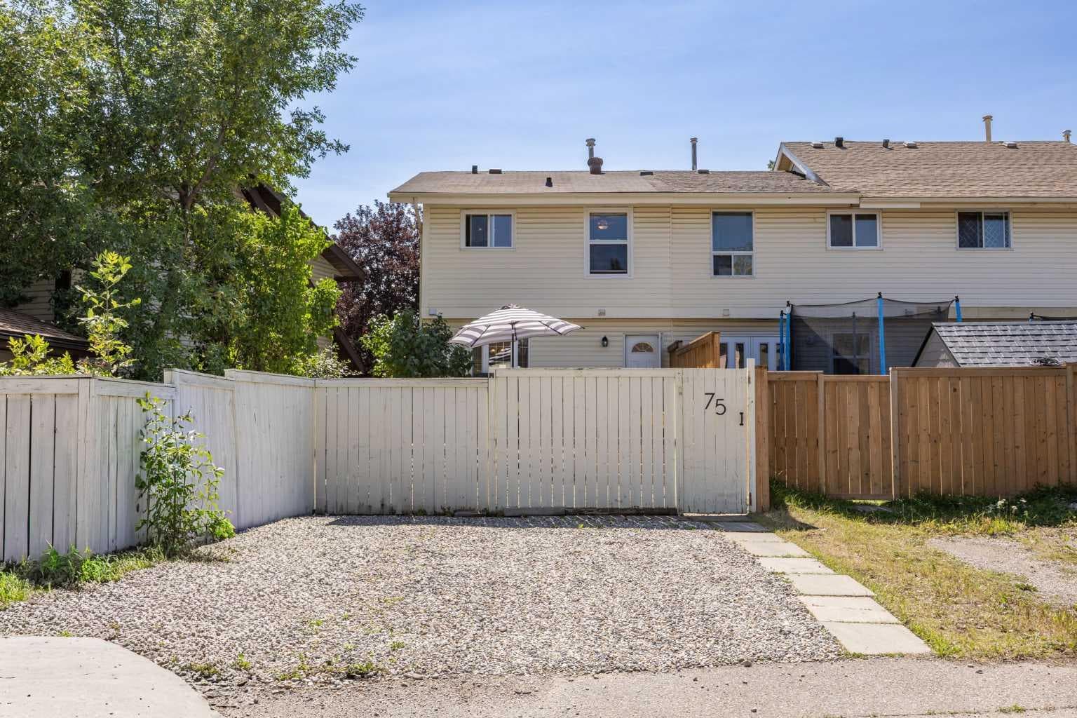 75 Woodhill Court SW