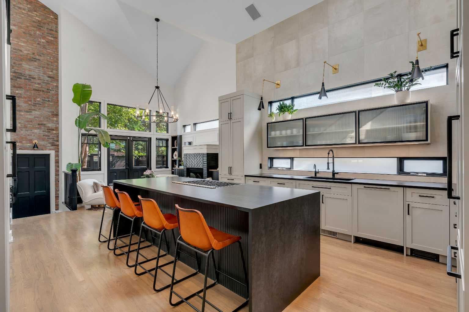 817 Rideau Road SW