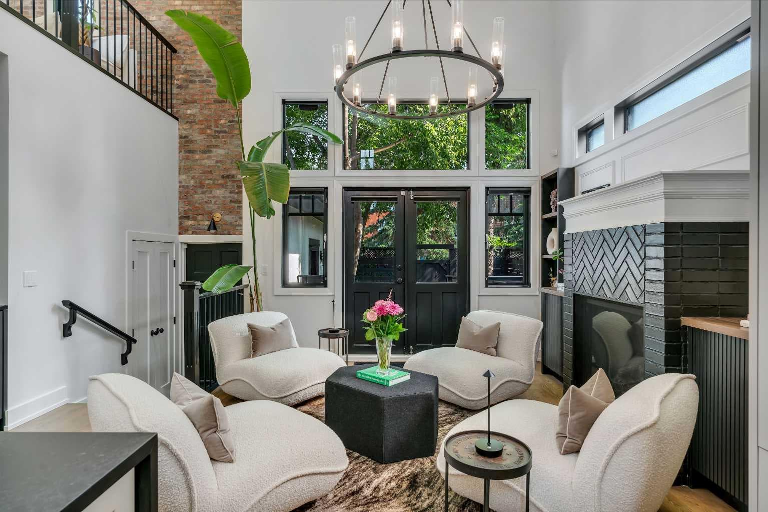 817 Rideau Road SW