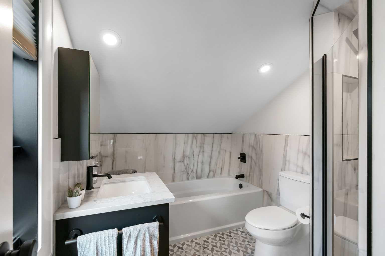 817 Rideau Road SW