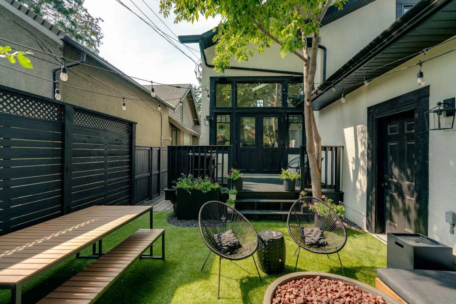 817 Rideau Road SW