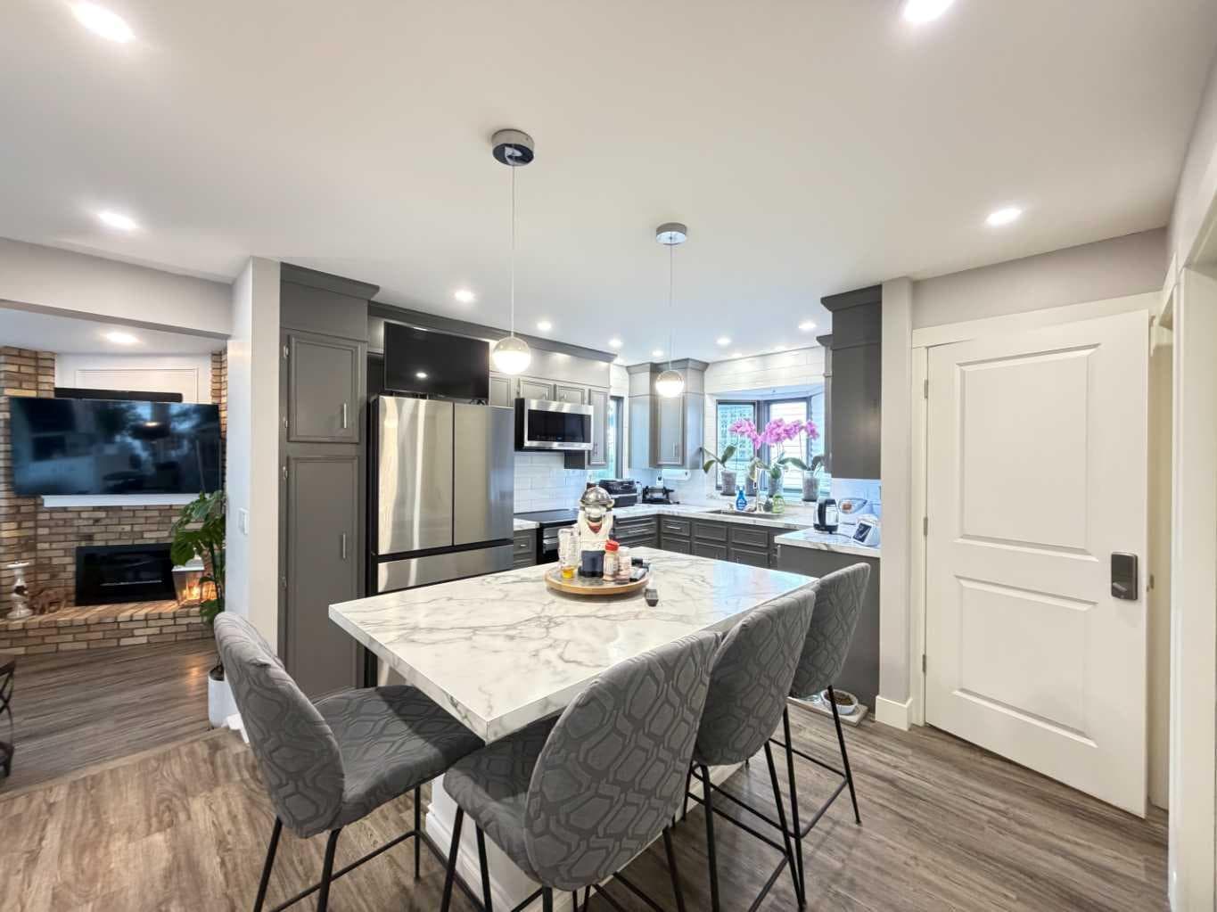 151 Sandstone Place NW