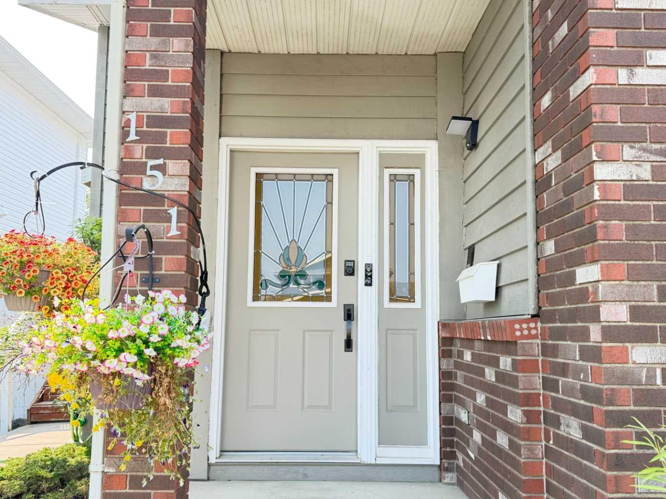 151 Sandstone Place NW