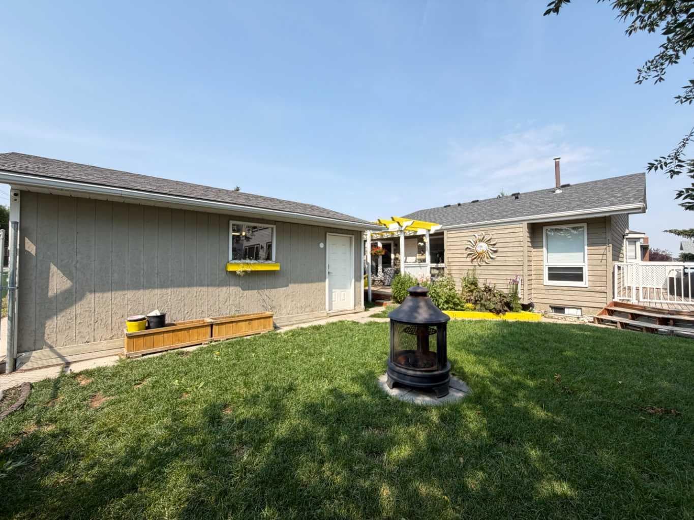 151 Sandstone Place NW