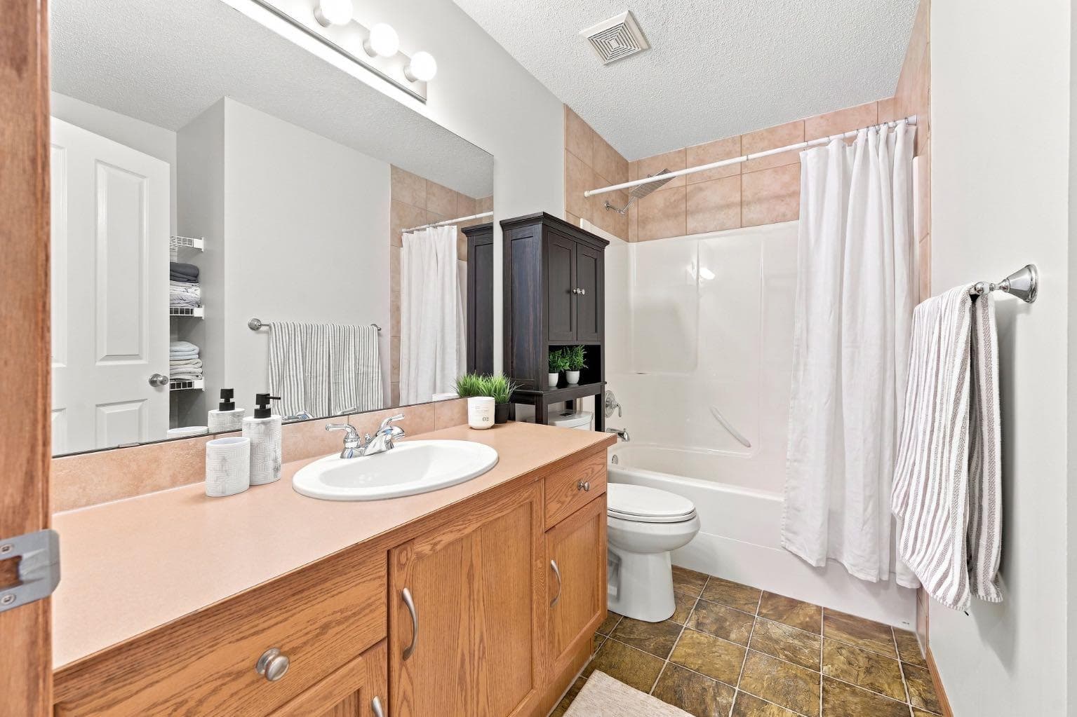 32 Tuscany Ravine Crescent NW