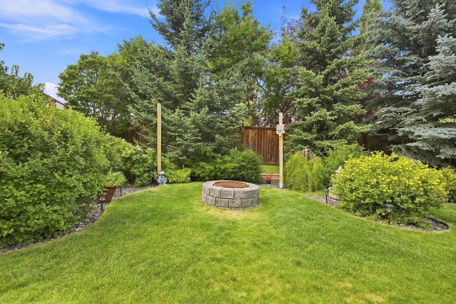 32 Tuscany Ravine Crescent NW