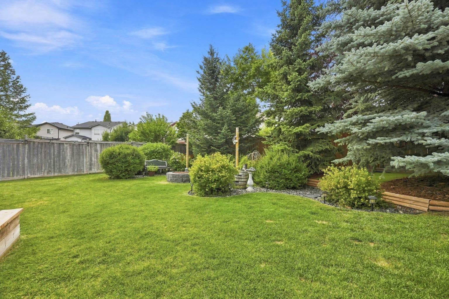 32 Tuscany Ravine Crescent NW