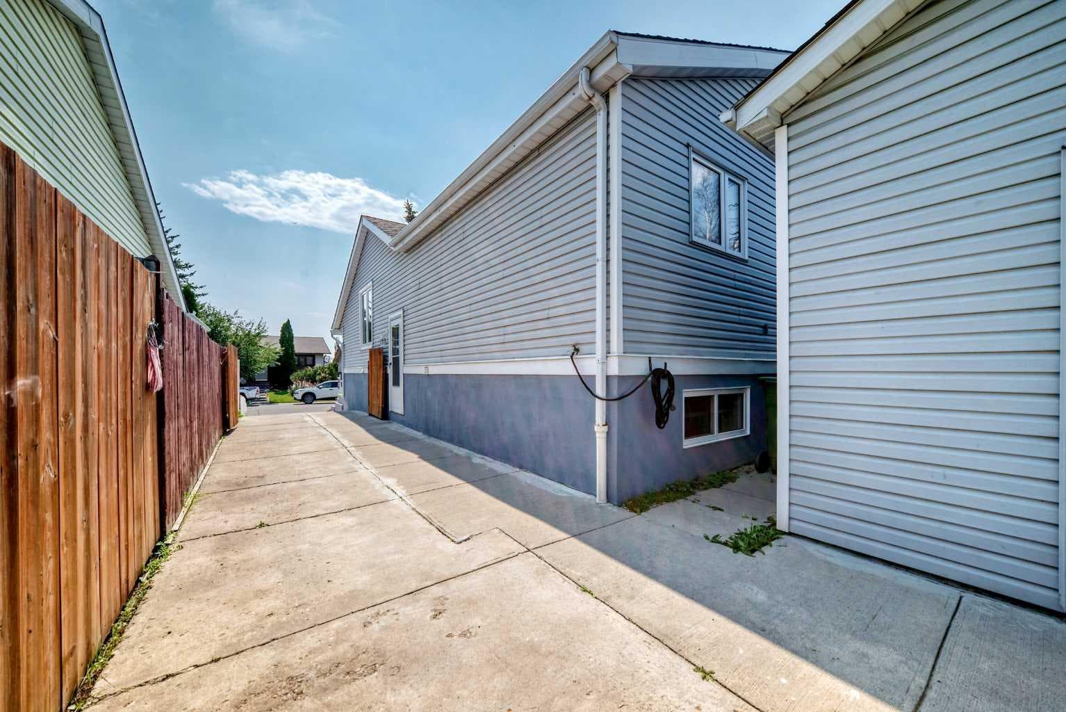 76 aberfoyle Close NE