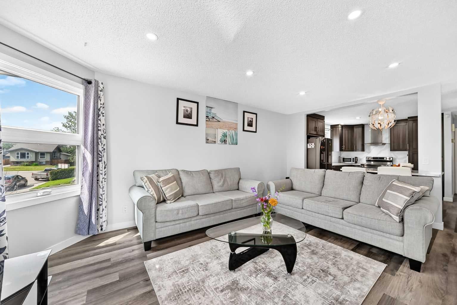 76 aberfoyle Close NE