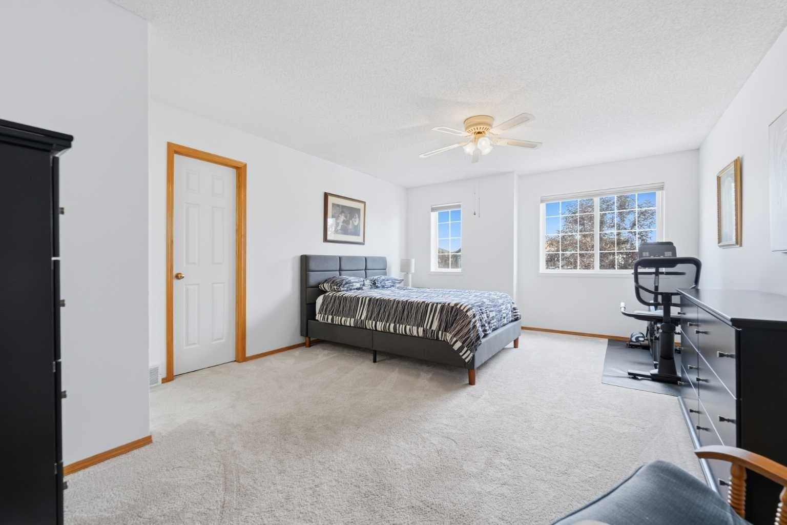 72 Arbour Crest Road NW