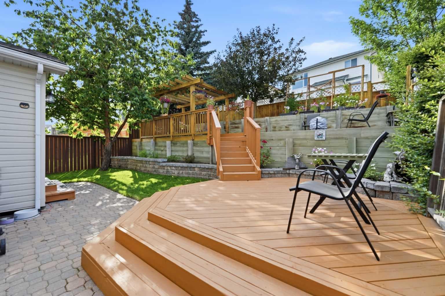 72 Arbour Crest Road NW