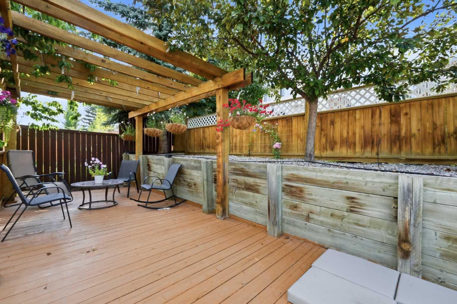 72 Arbour Crest Road NW