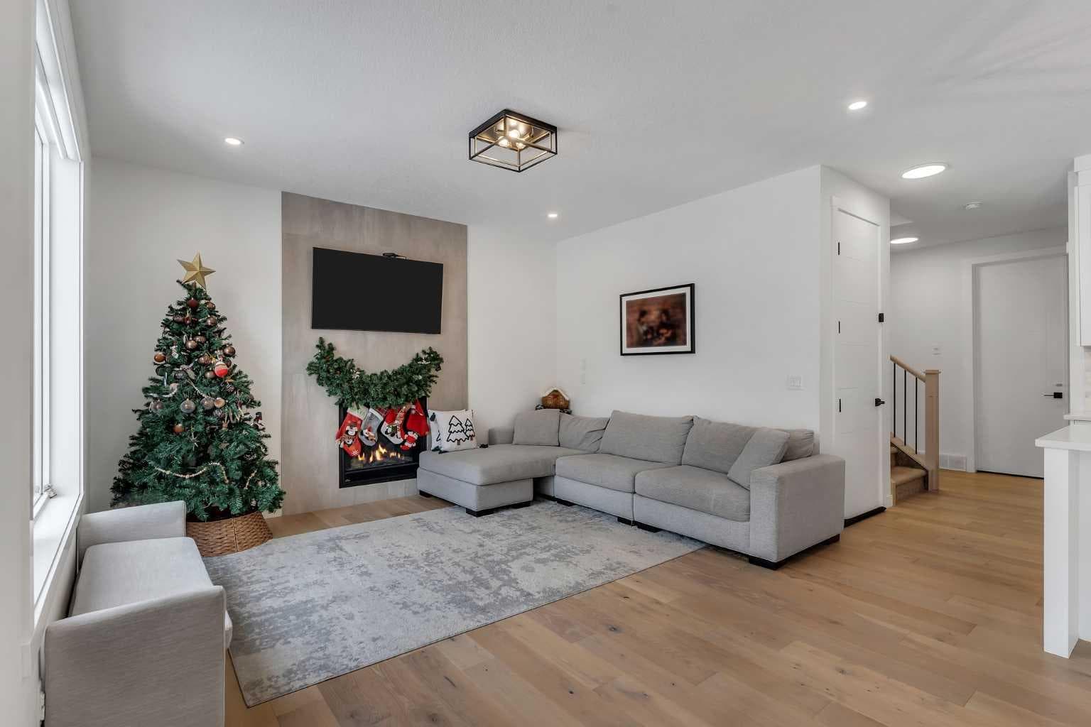 202 Kinniburgh Crescent 