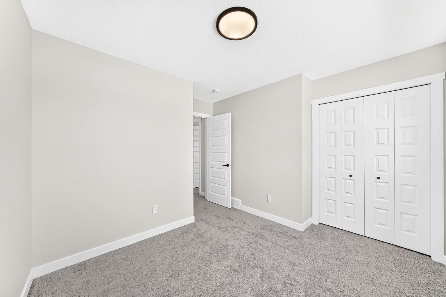 1075 Bayview Crescent SW