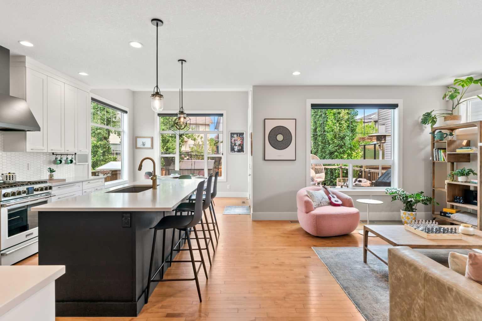 149 Royal Oak Bay NW