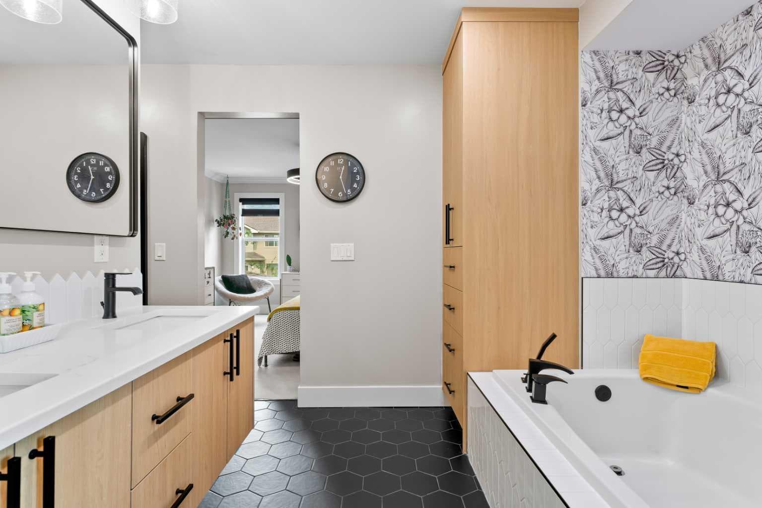 149 Royal Oak Bay NW