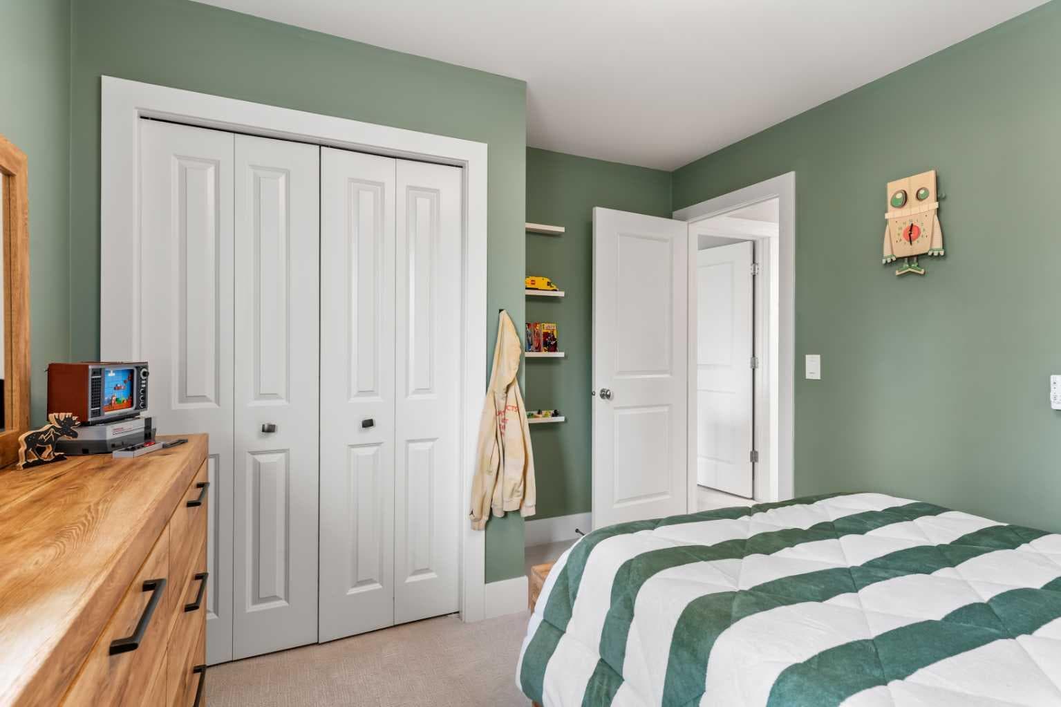 149 Royal Oak Bay NW