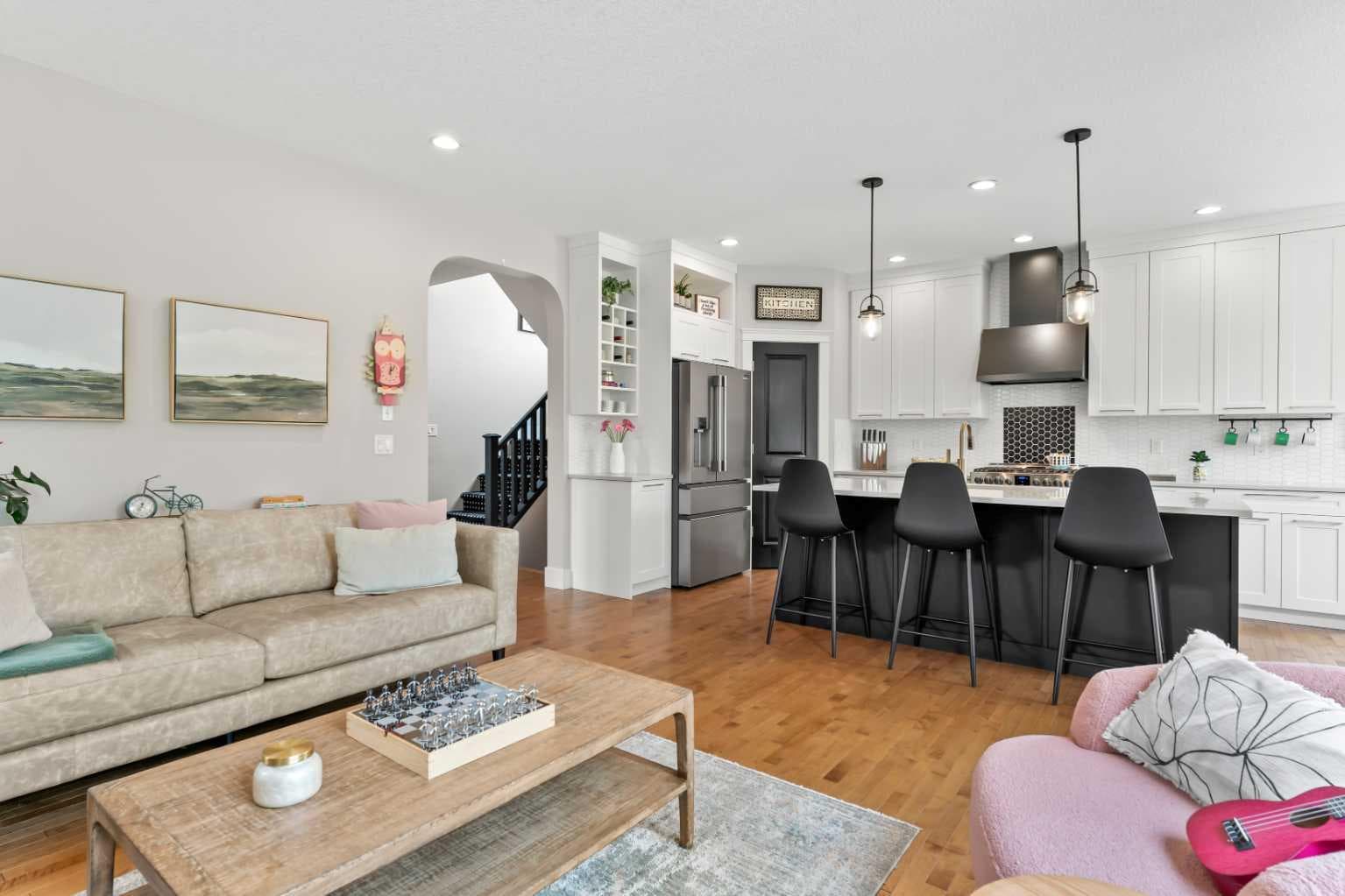 149 Royal Oak Bay NW