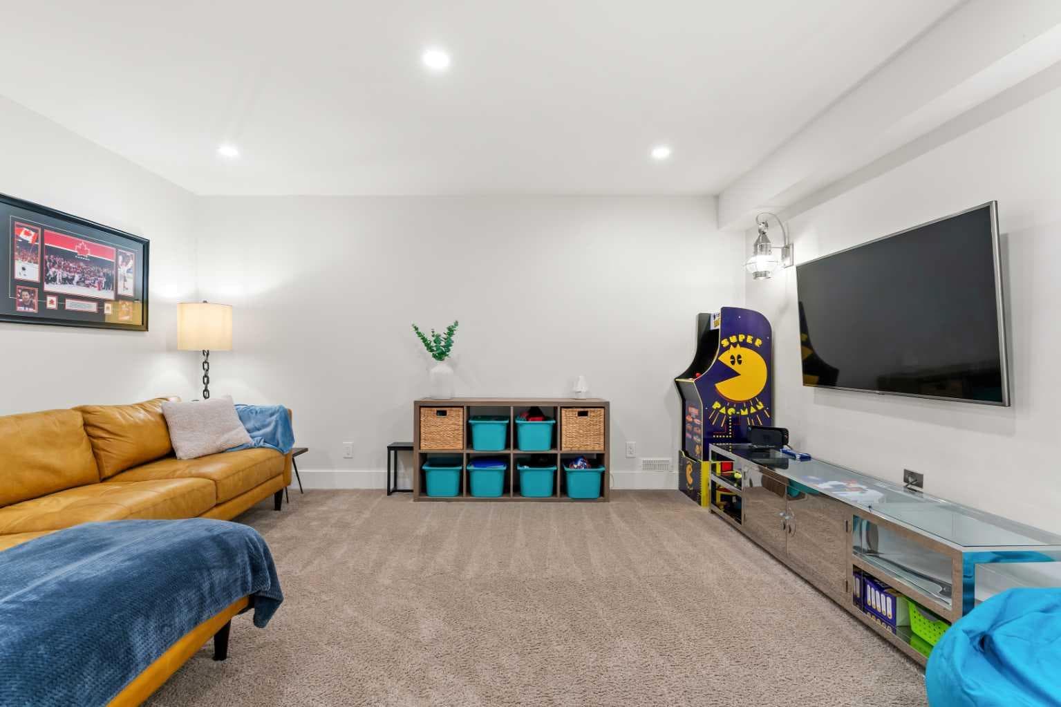149 Royal Oak Bay NW