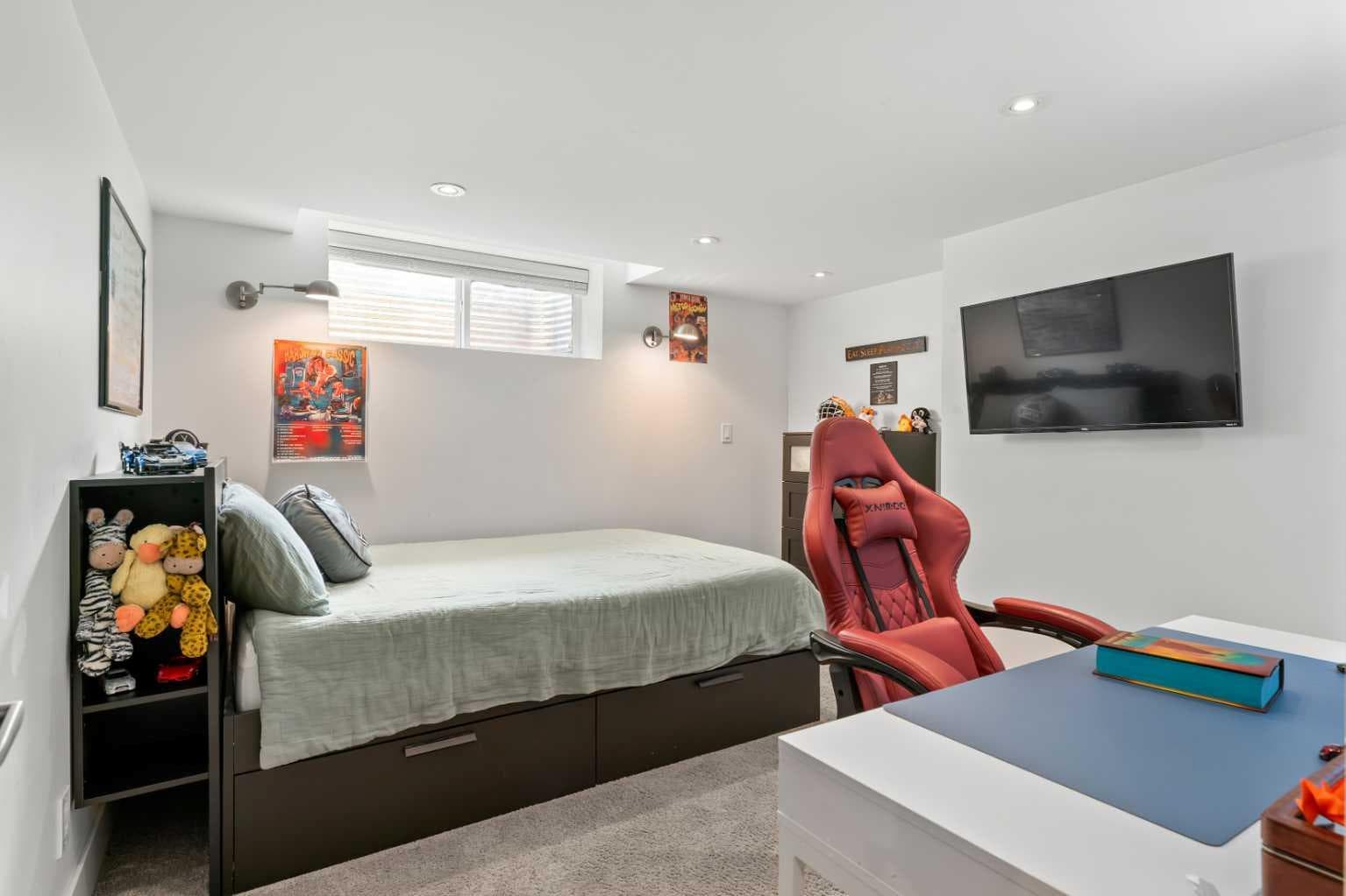 149 Royal Oak Bay NW