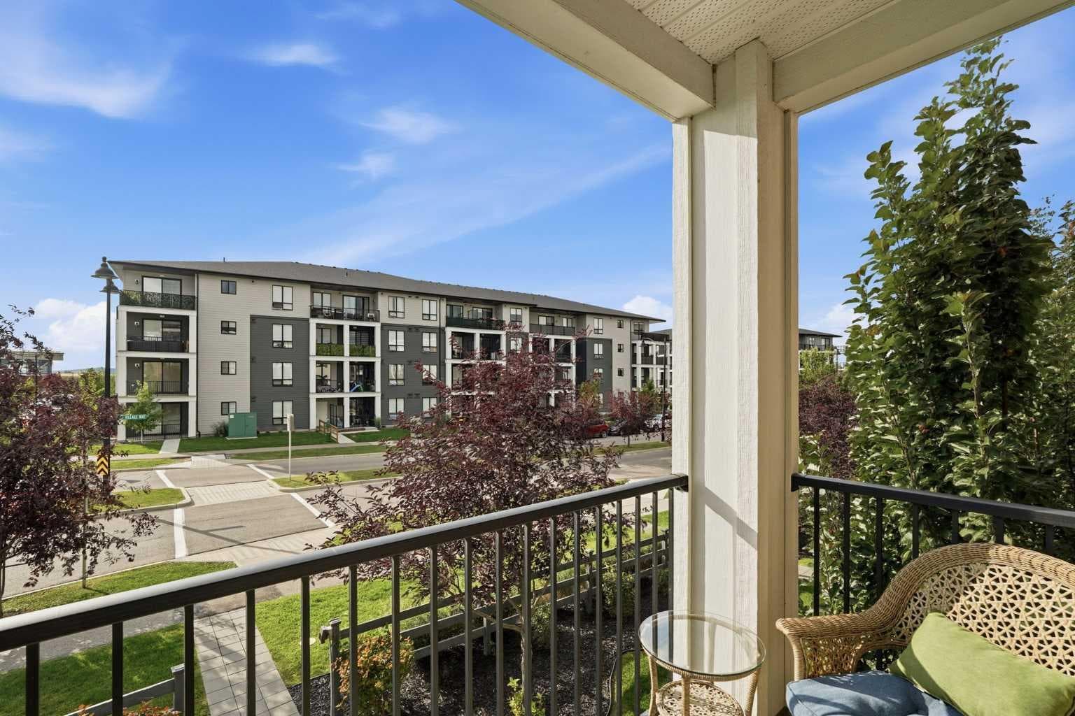7206, 151 Legacy Main Street SE