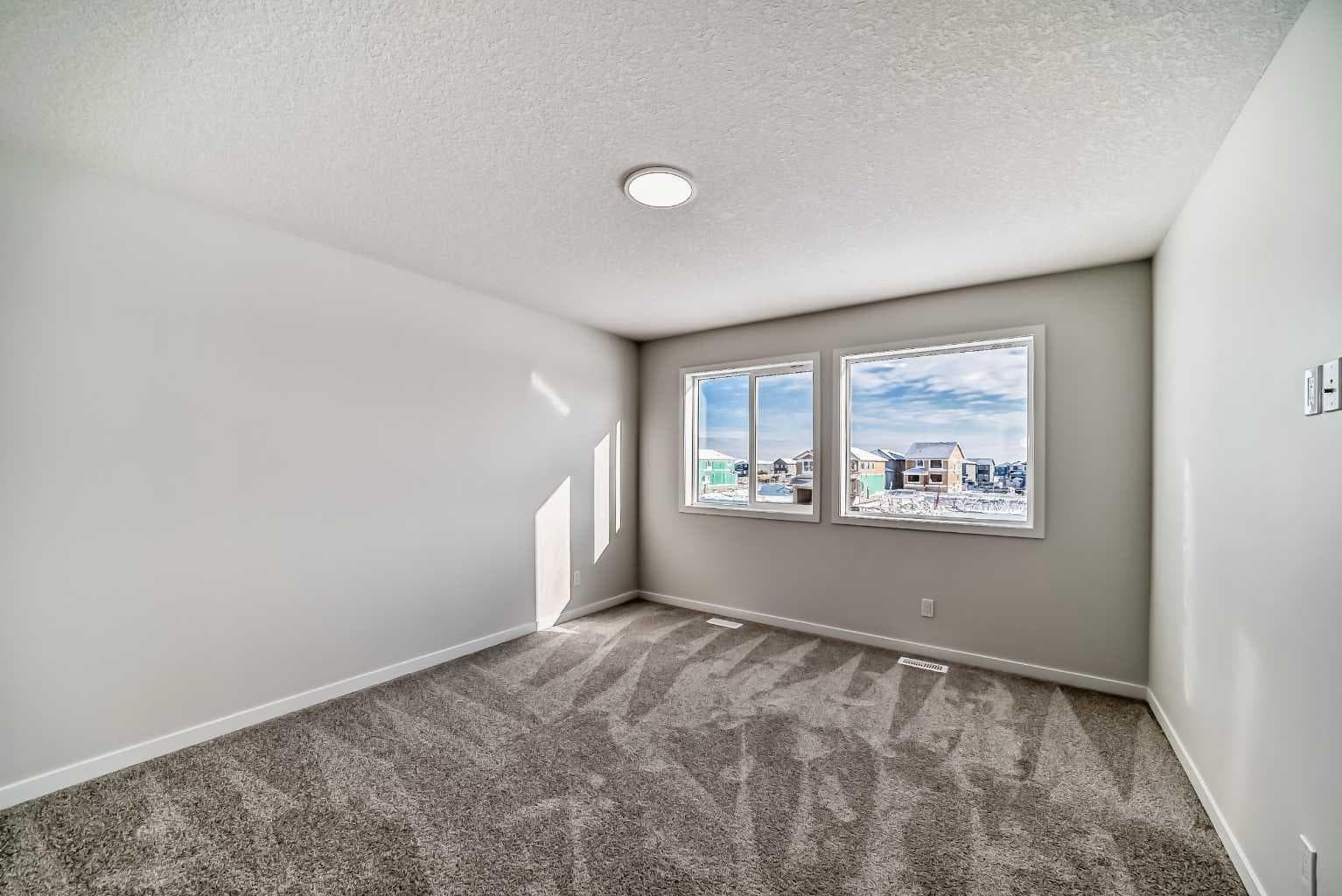 374 Corner Glen Way NE