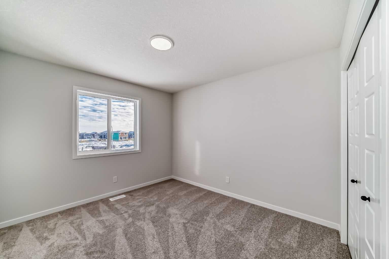 374 Corner Glen Way NE
