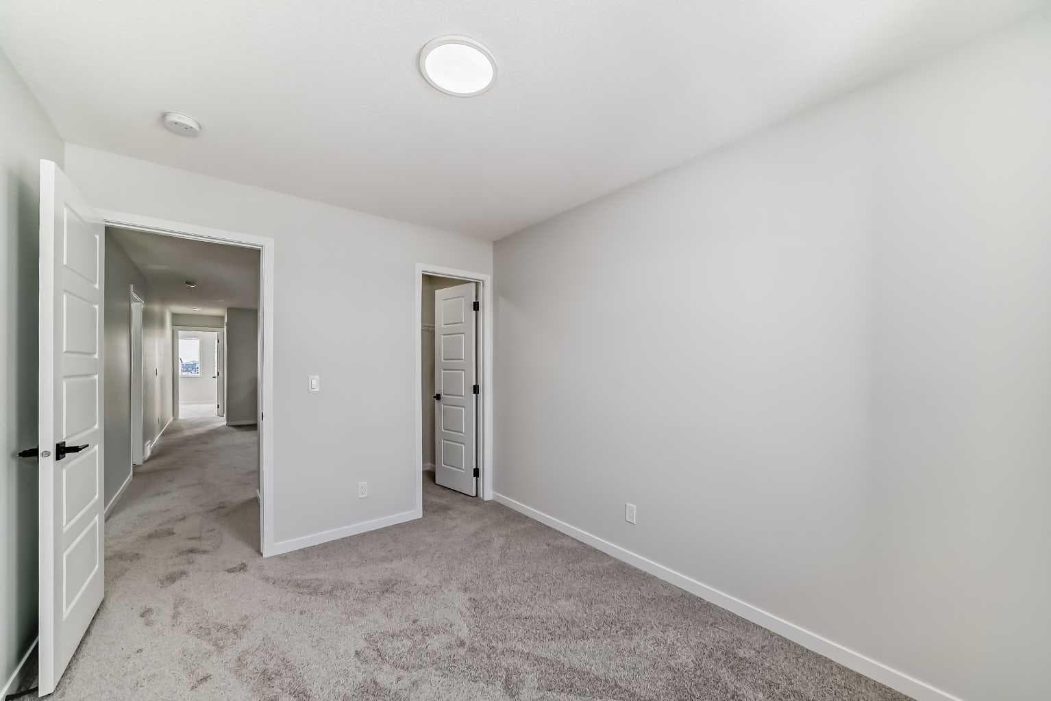 374 Corner Glen Way NE