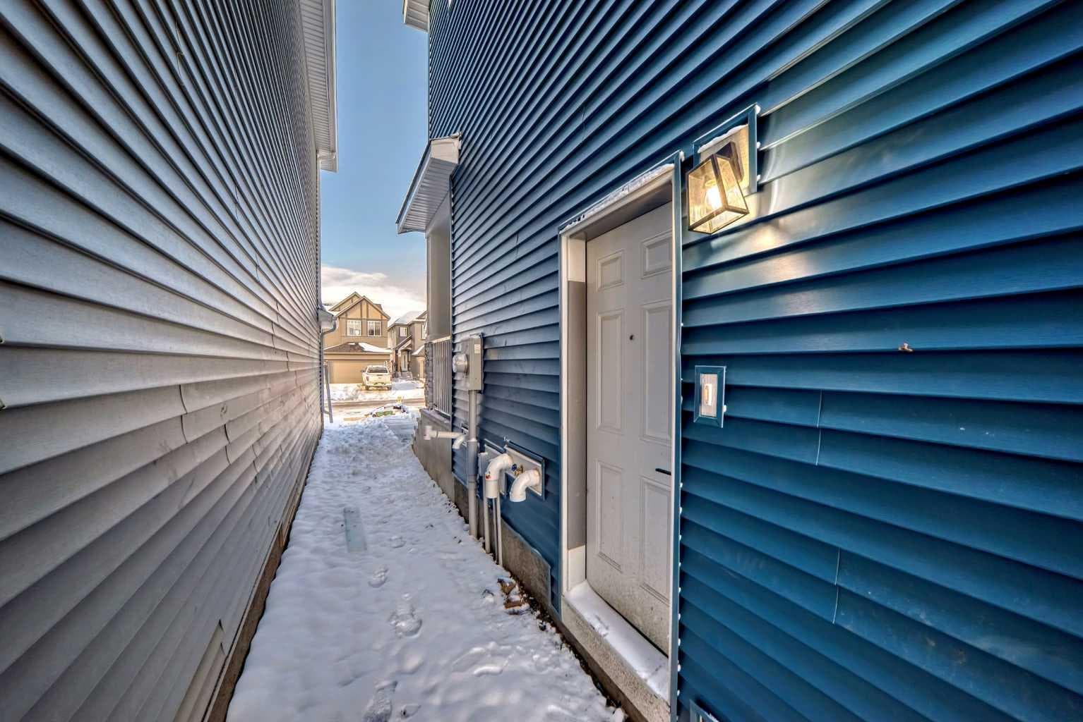 374 Corner Glen Way NE