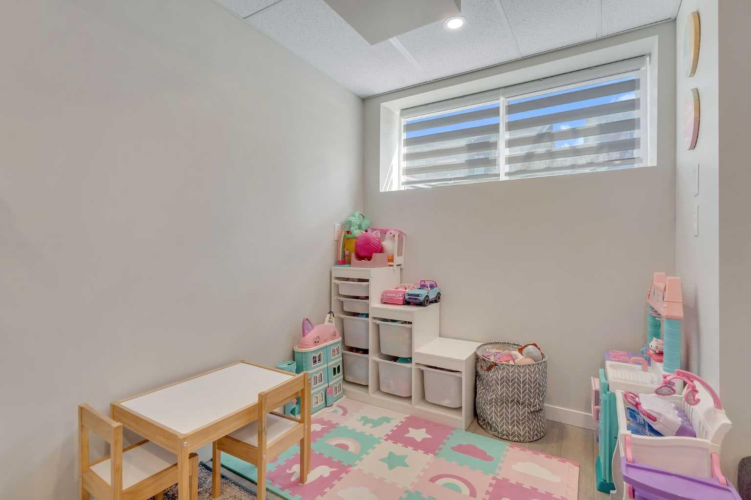 124, 31 Red Embers Parade NE