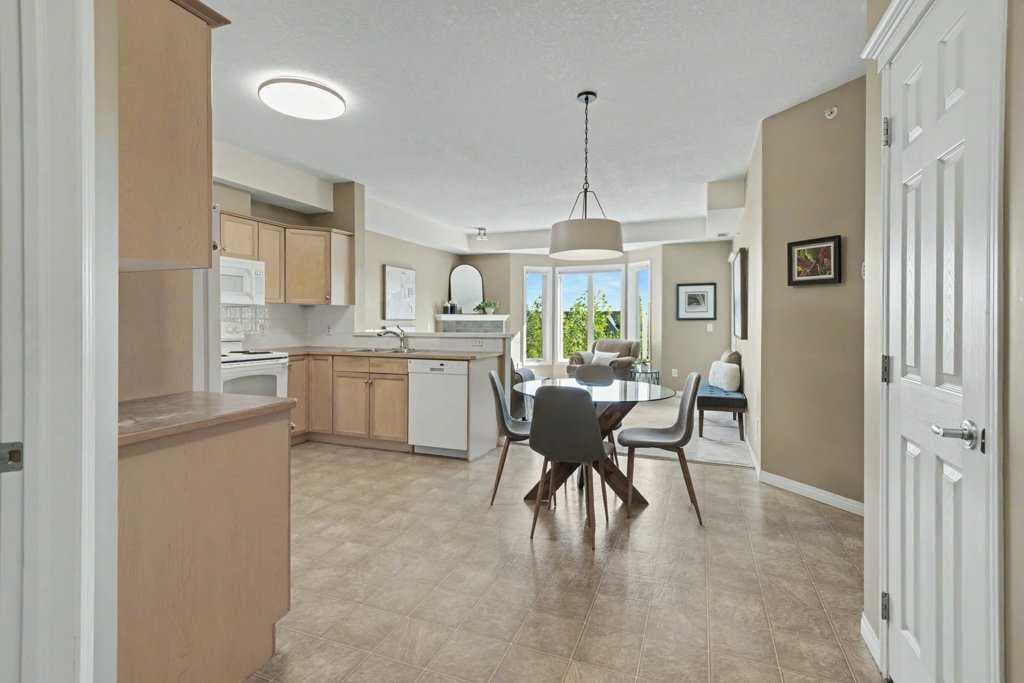 443, 15 Everstone Drive SW