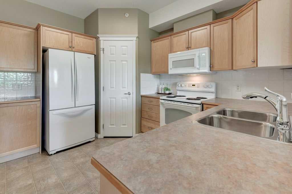 443, 15 Everstone Drive SW