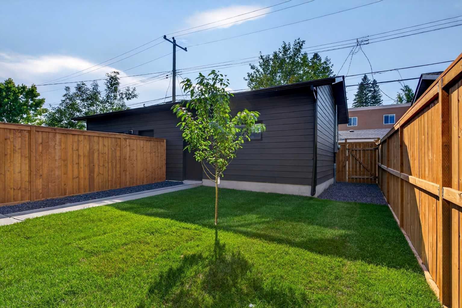 2421 32 Street SW