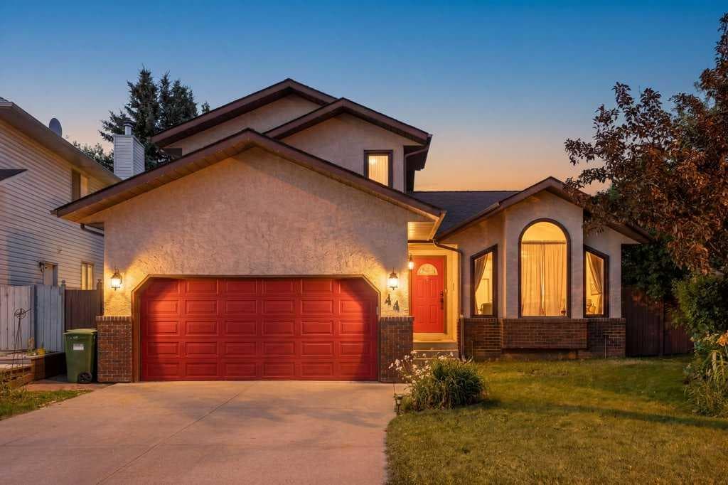 44 Hawkstone Drive NW
