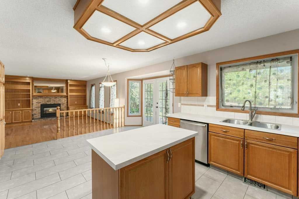 44 Hawkstone Drive NW