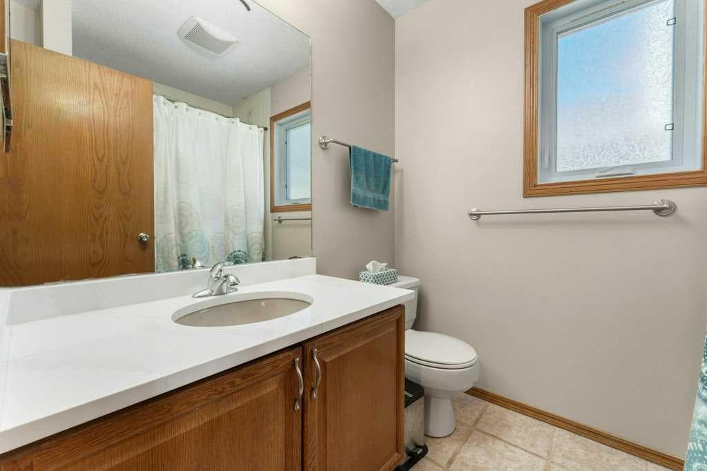 44 Hawkstone Drive NW