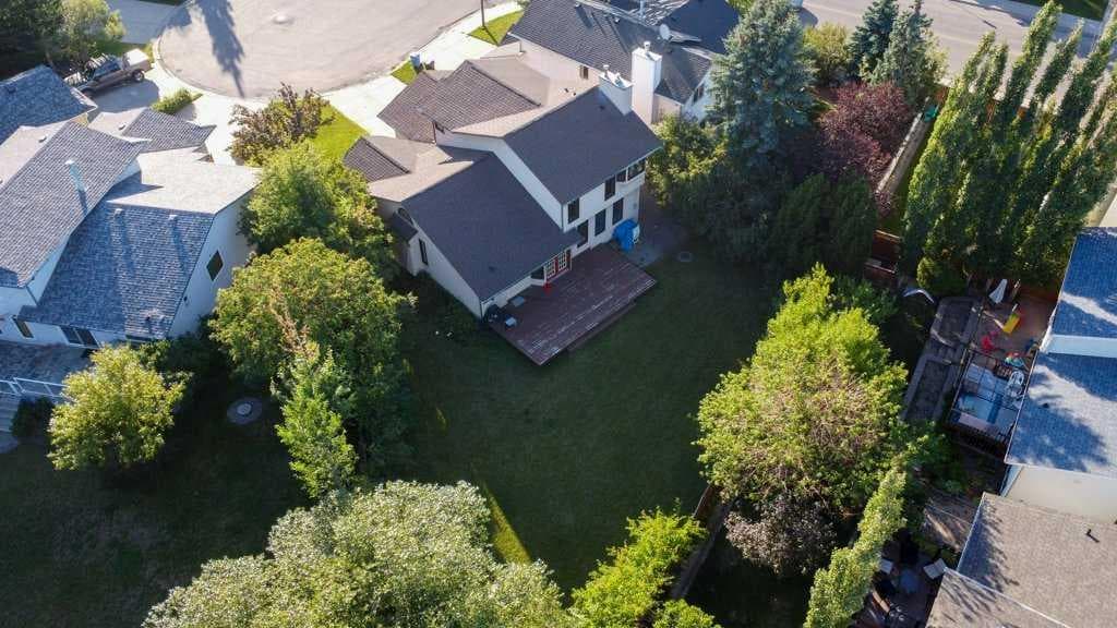44 Hawkstone Drive NW