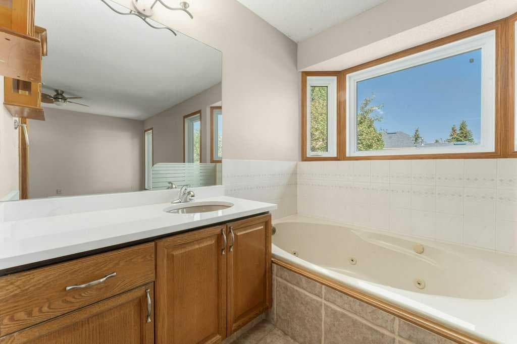 44 Hawkstone Drive NW