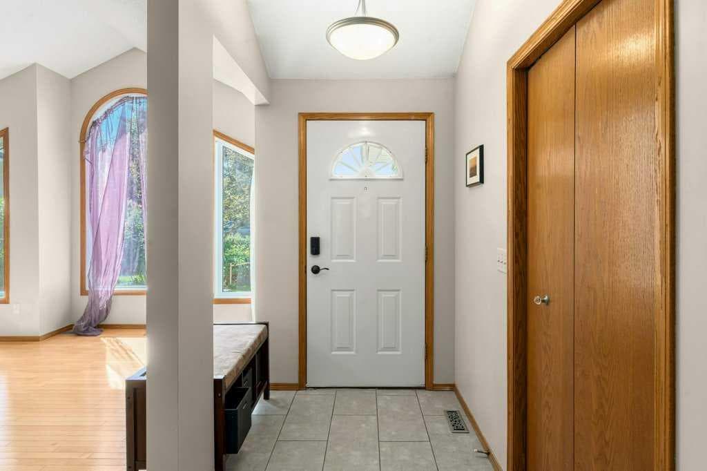 44 Hawkstone Drive NW