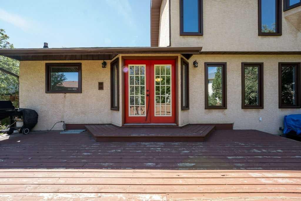 44 Hawkstone Drive NW