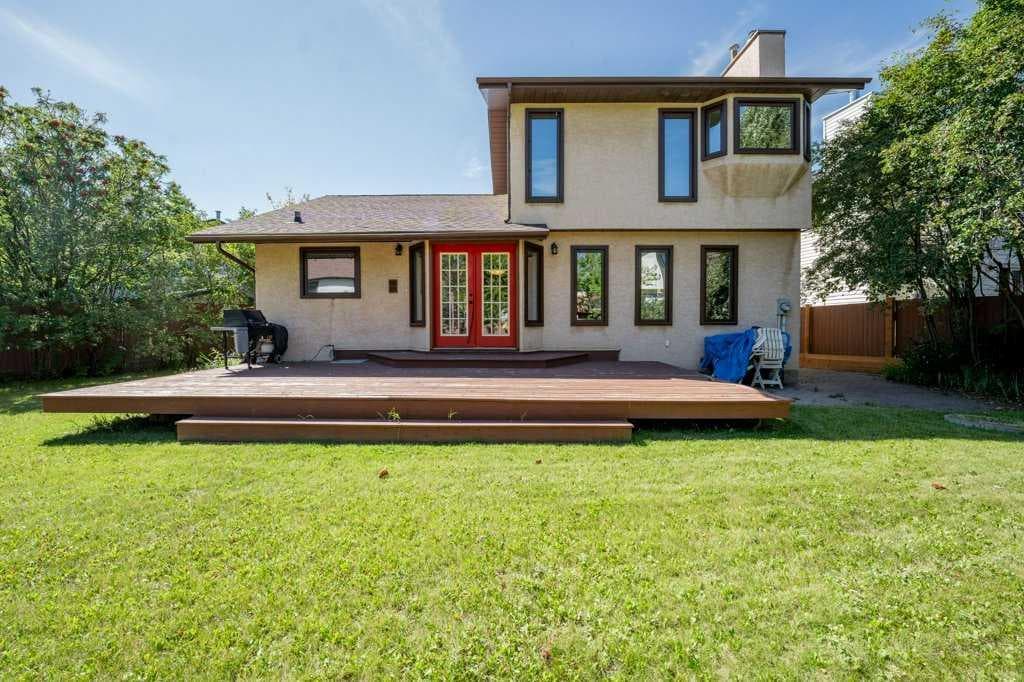 44 Hawkstone Drive NW