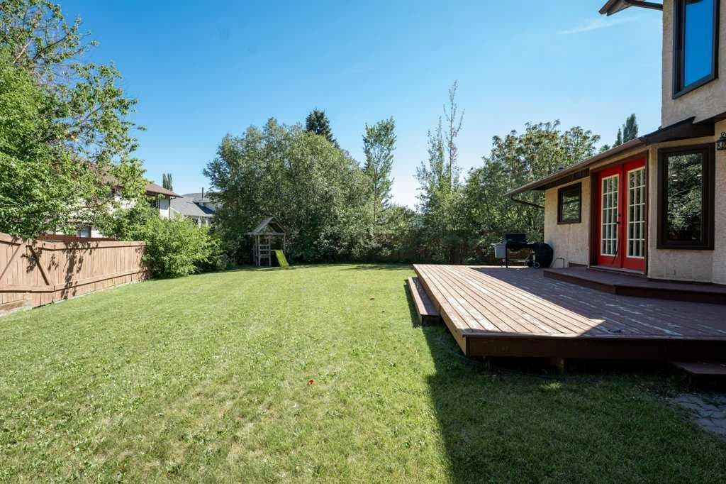 44 Hawkstone Drive NW