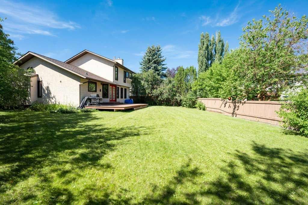 44 Hawkstone Drive NW