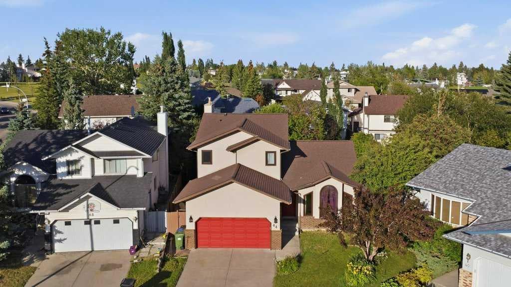 44 Hawkstone Drive NW