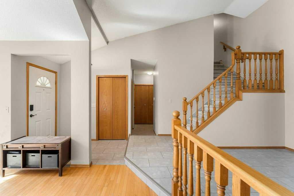 44 Hawkstone Drive NW
