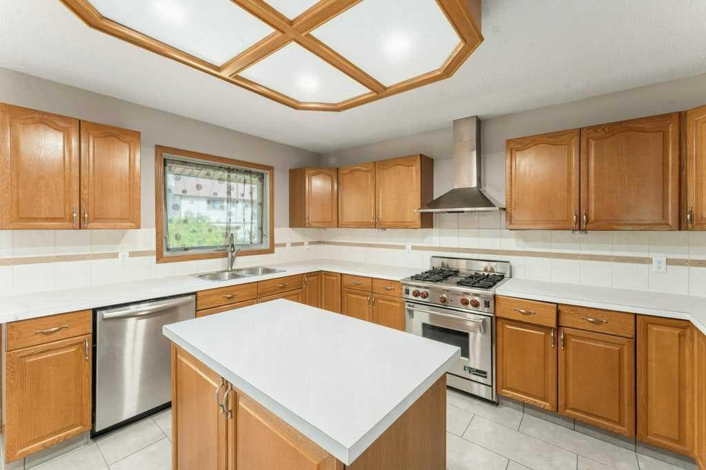 44 Hawkstone Drive NW